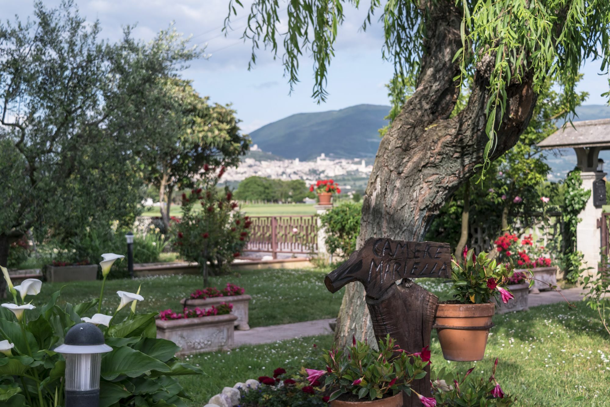 Camere Mariella Асизи Екстериор снимка