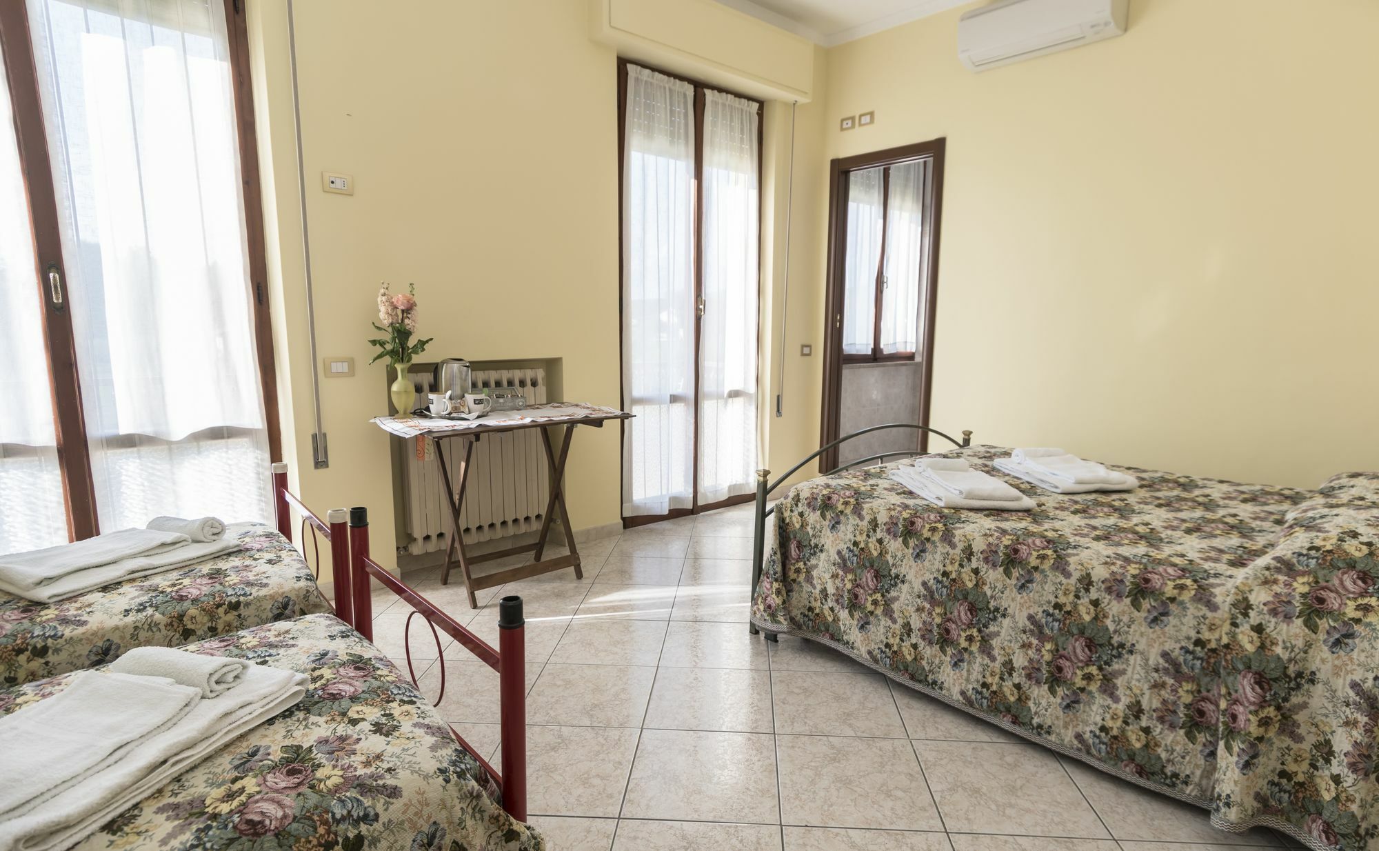 Camere Mariella Асизи Екстериор снимка